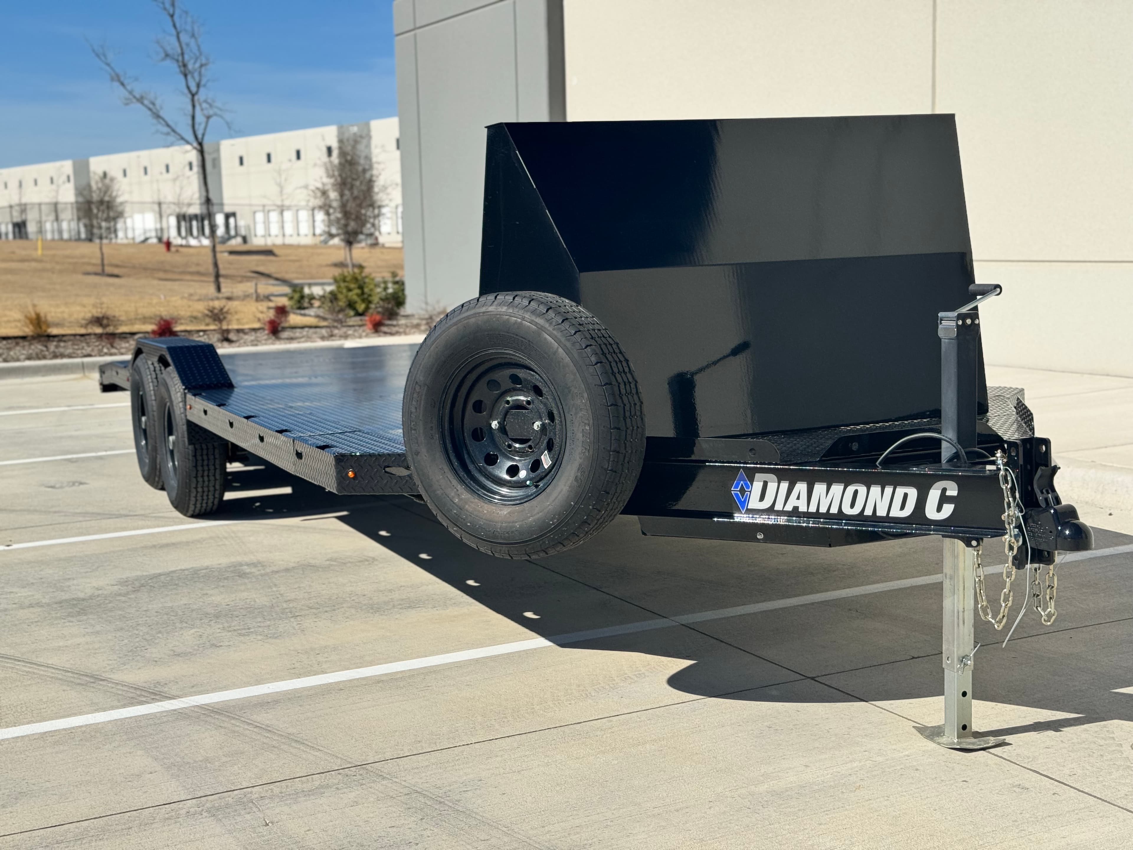 Premium flatbed trailer rental Fort Worth Texas - Diamond C trailer for hauling vehicles cars trucks equipment in Fort Worth TX